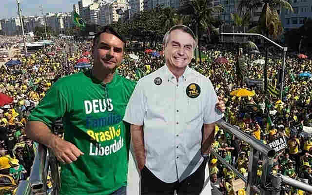 Preso, Bolsonaro ser&aacute; substitu&iacute;do na campanha de 2026 por boneco de papel&atilde;o e IA