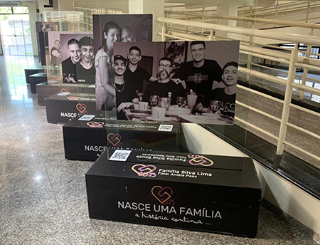 Exposi&ccedil;&atilde;o fotogr&aacute;fica do TJMS leva a Corumb&aacute; relatos visuais sobre ado&ccedil;&atilde;o e pertencimento 