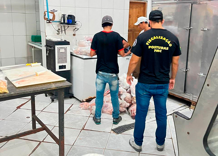 Fiscaliza&ccedil;&atilde;o apreende mais de 400 kg de alimentos vencidos em supermercado de Corumb&aacute;