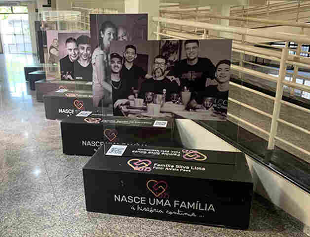Exposi&ccedil;&atilde;o fotogr&aacute;fica do TJMS leva a Corumb&aacute; relatos visuais sobre ado&ccedil;&atilde;o e pertencimento 