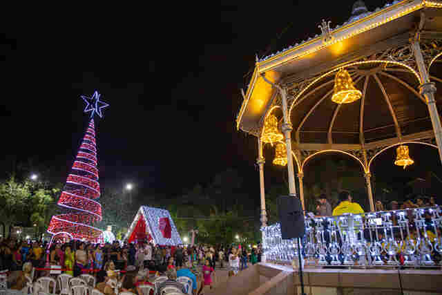 Corumb&aacute; abre Jardim de Natal com shows, feira de artesanato e concurso de pres&eacute;pios