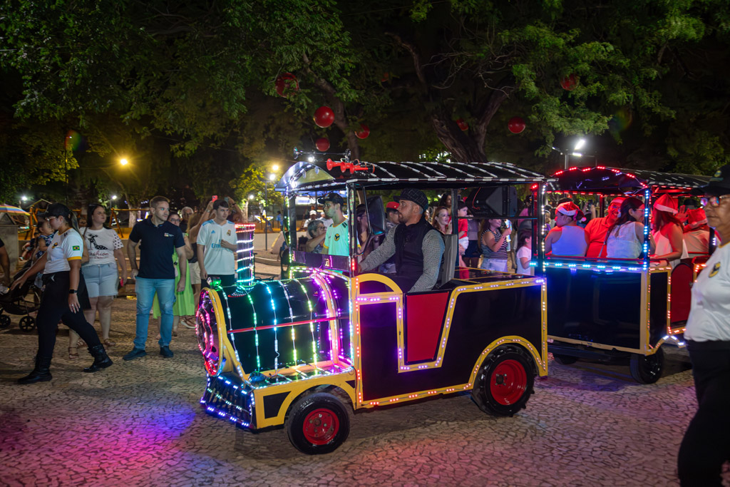 Corumb&aacute; abre Jardim de Natal com shows, feira de artesanato e concurso de pres&eacute;pios