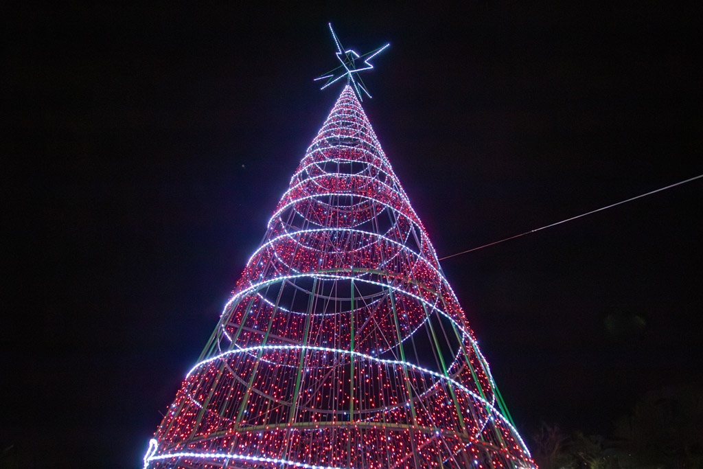 Corumb&aacute; abre Jardim de Natal com shows, feira de artesanato e concurso de pres&eacute;pios