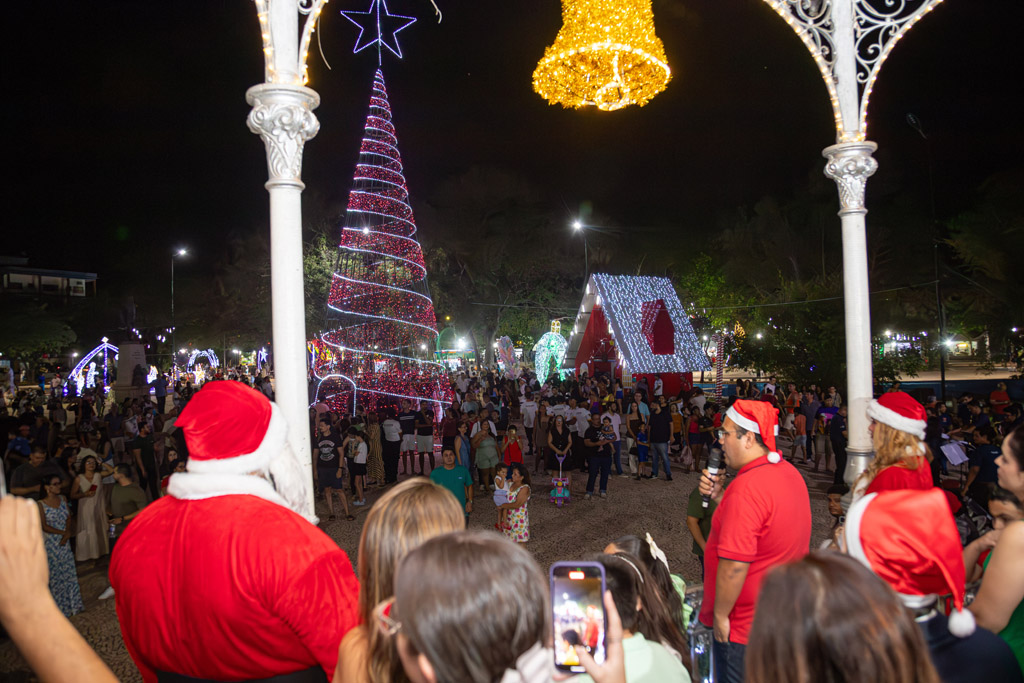 Corumb&aacute; abre Jardim de Natal com shows, feira de artesanato e concurso de pres&eacute;pios