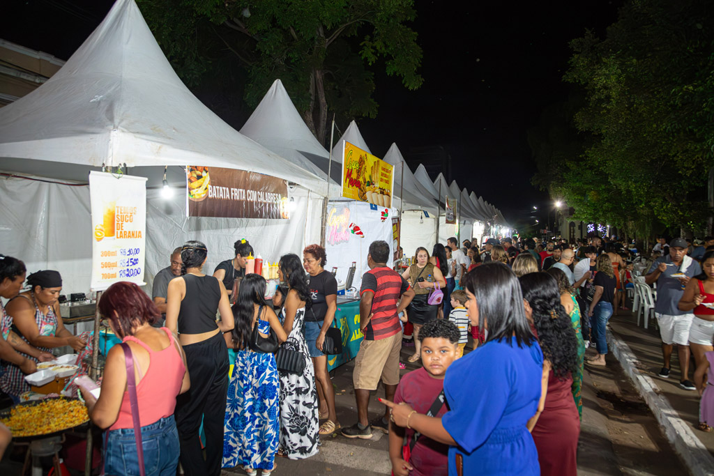 Corumb&aacute; abre Jardim de Natal com shows, feira de artesanato e concurso de pres&eacute;pios