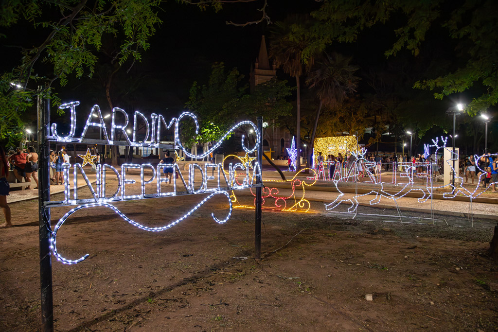 Corumb&aacute; abre Jardim de Natal com shows, feira de artesanato e concurso de pres&eacute;pios