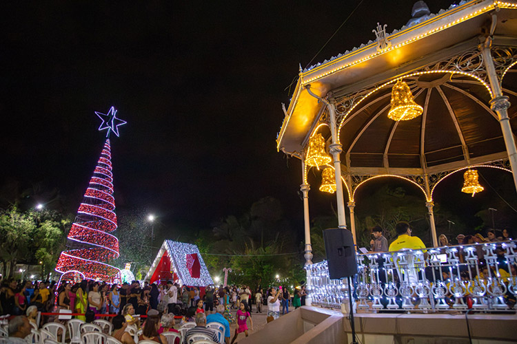 Corumb&aacute; abre Jardim de Natal com shows, feira de artesanato e concurso de pres&eacute;pios