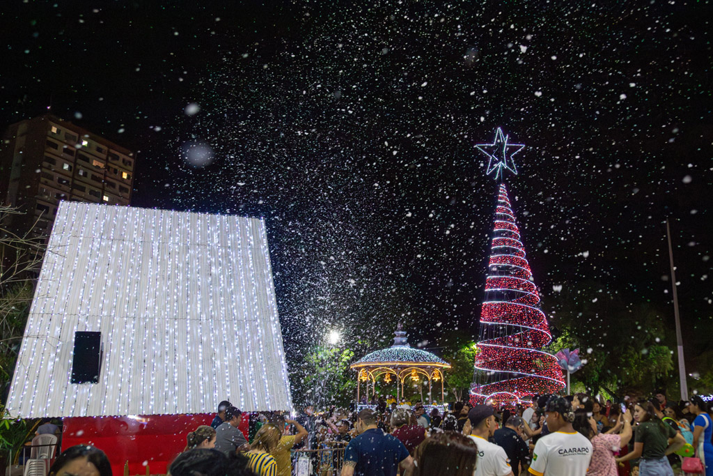 Corumb&aacute; abre Jardim de Natal com shows, feira de artesanato e concurso de pres&eacute;pios
