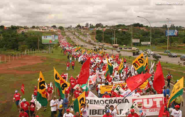 Sal&aacute;rio m&iacute;nimo ter&aacute; quarto aumento real seguido, depois de superar fase 'menor abandonado'