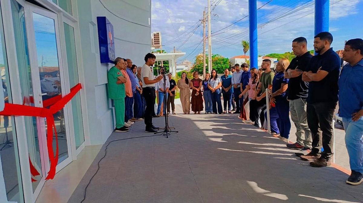 Prefeito participa da inaugura&ccedil;&atilde;o da recep&ccedil;&atilde;o da Santa Casa de Corumb&aacute;