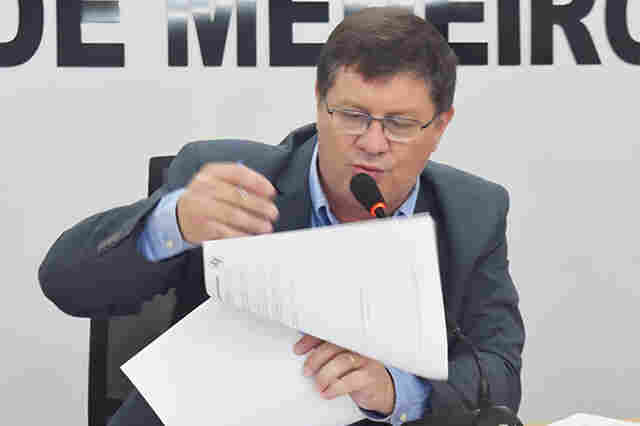 Bira solicita recupera&ccedil;&atilde;o do pavimento da Alameda Renner, no Bairro Dom Bosco