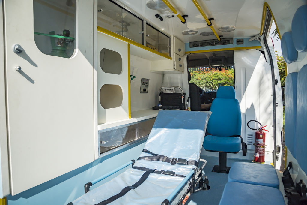 Entrega de ambul&acirc;ncia refor&ccedil;a frota de atendimento hospitalar e transfer&ecirc;ncias em Corumb&aacute;