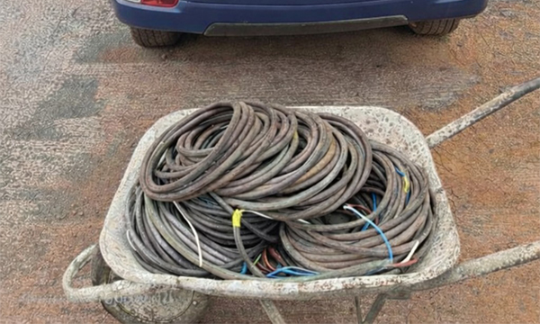 Pol&iacute;cia Militar recupera 150 metros de fio el&eacute;trico furtado de uma propriedade pr&oacute;ximo a BR-262 em Corumb&aacute;