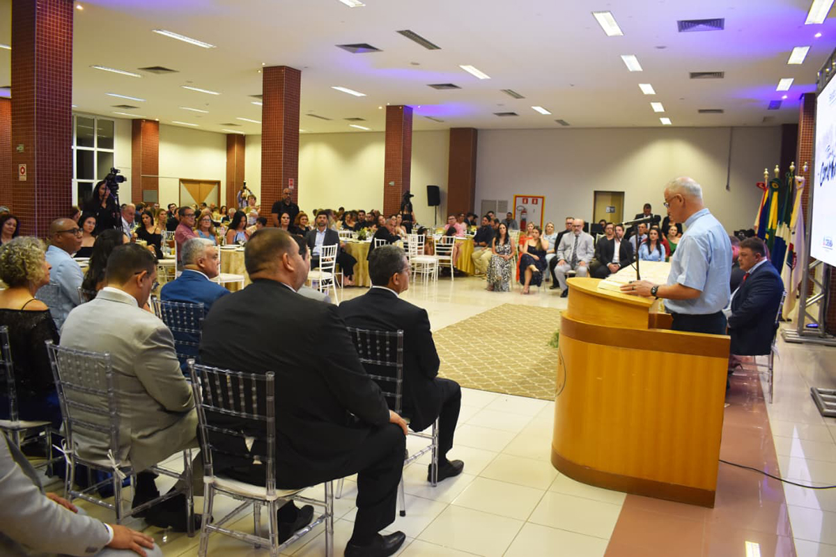CONFIRA IMAGENS DA SESS&Atilde;O SOLENE QUE MARCOU A ENTREGA DE T&Iacute;TULOS DE CIDAD&Atilde;O CORUMBAENSE, HONRARIA CONCEDIDA PELA C&Acirc;MARA MUNICIPAL