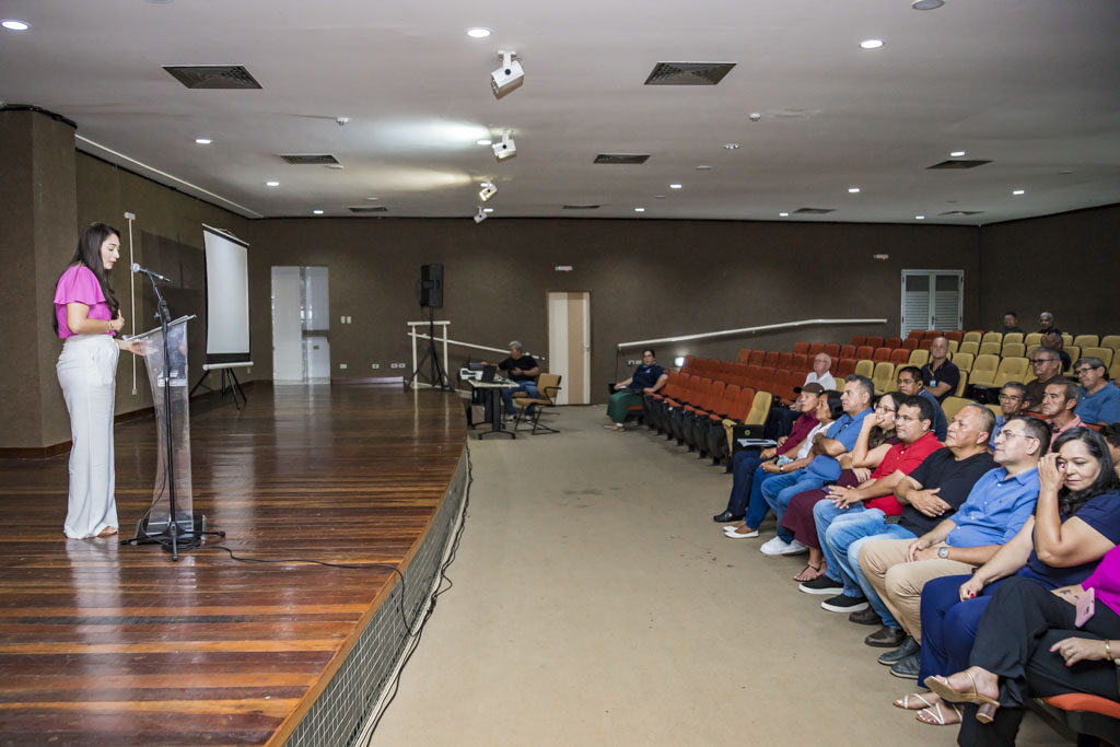 Município concede autorizações e reforça serviço de táxis regulamentados em Corumbá