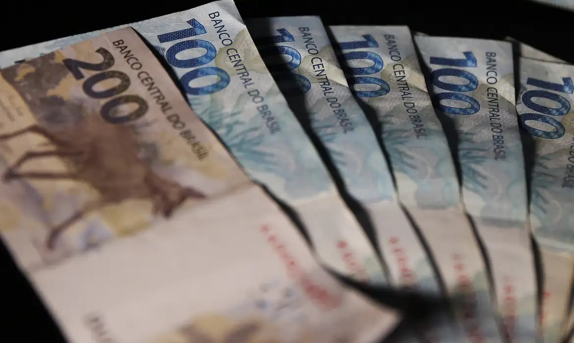  Mercado reduz previs&atilde;o de infla&ccedil;&atilde;o para 4,32% em 2025, d&oacute;lar deve fechar o ano cotado a R$ 5,44