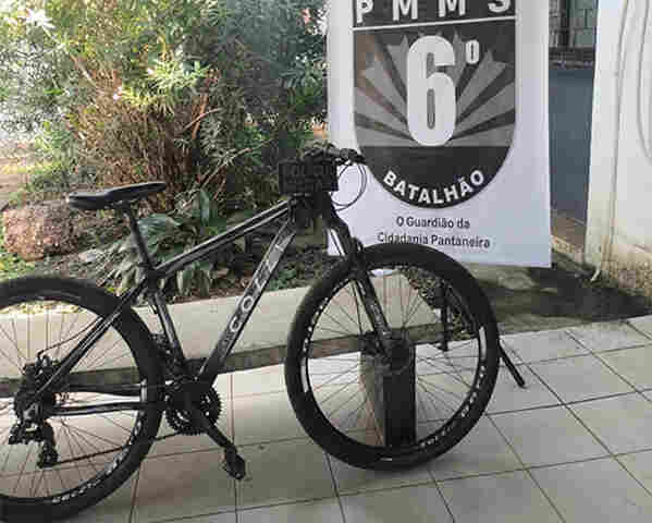Ladr&atilde;o de bicicleta derruba v&iacute;tima, mas &eacute; contido por populares at&eacute; a chegada da PM em Corumb&aacute; 