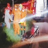 Acidente de tr&acirc;nsito deixa motociclista ferido ap&oacute;s colis&atilde;o com carro no bairro Popular Nova em Corumb&aacute;
