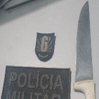 Pol&iacute;cia Militar conduz homem armado com faca por desacato, desobedi&ecirc;ncia e resist&ecirc;ncia em Lad&aacute;rio