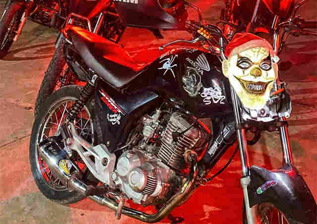 Motociclista sem CNH &eacute; detido pela PM por dire&ccedil;&atilde;o perigosa e infra&ccedil;&otilde;es de tr&acirc;nsito em Corumb&aacute;