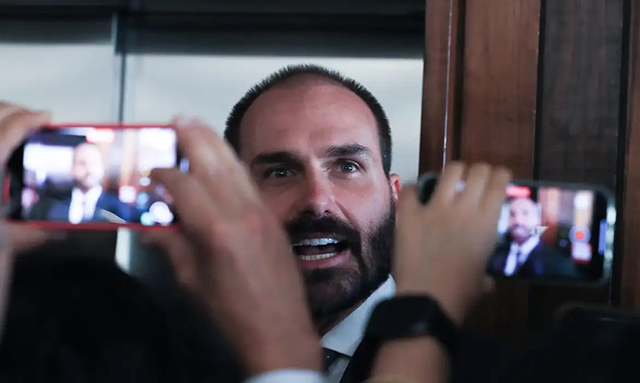 PF determina retorno imediato de Eduardo Bolsonaro a cargo de escriv&atilde;o 