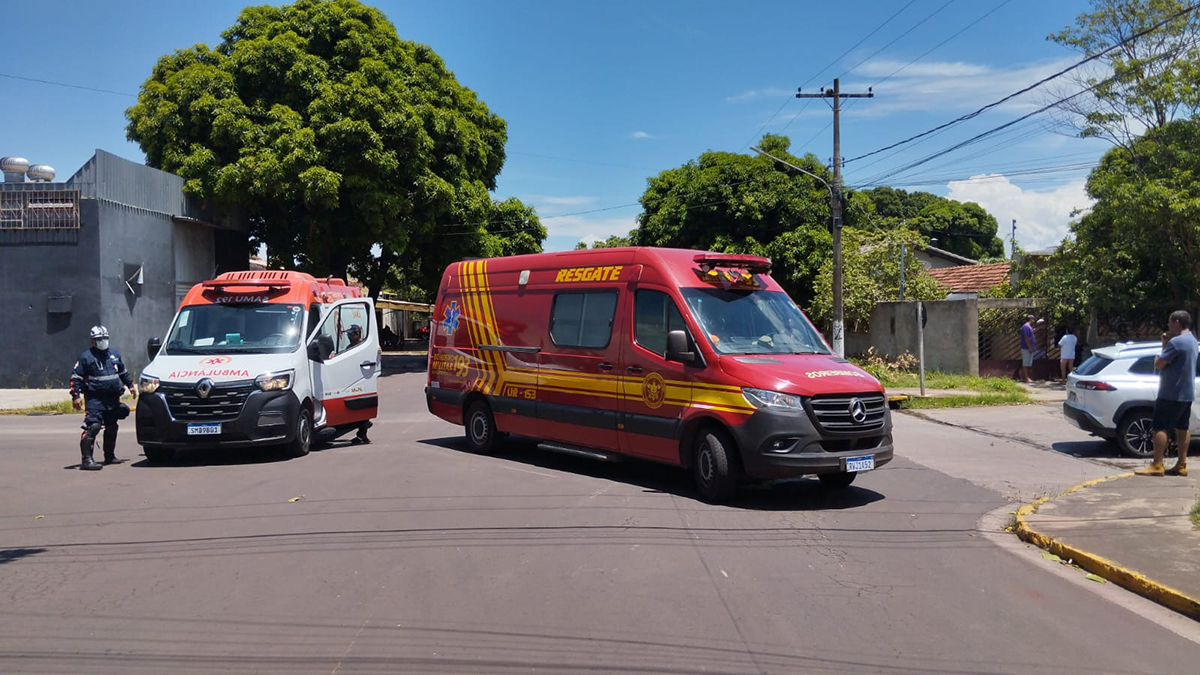Motociclista &eacute; encaminhado para o PS com suspeita de fratura ap&oacute;s colis&atilde;o com carro em Corumb&aacute;