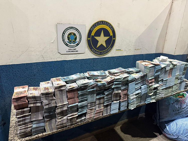 Taxista boliviano é detido com milhares de cédulas falsas de reais e dólares que seriam distribuídas nas feiras de Corumbá