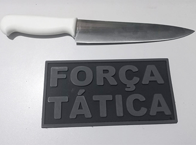 For&ccedil;a T&aacute;tica det&eacute;m homem armado com faca ap&oacute;s perturba&ccedil;&atilde;o do sossego no Bairro Universit&aacute;rio em Corumb&aacute;