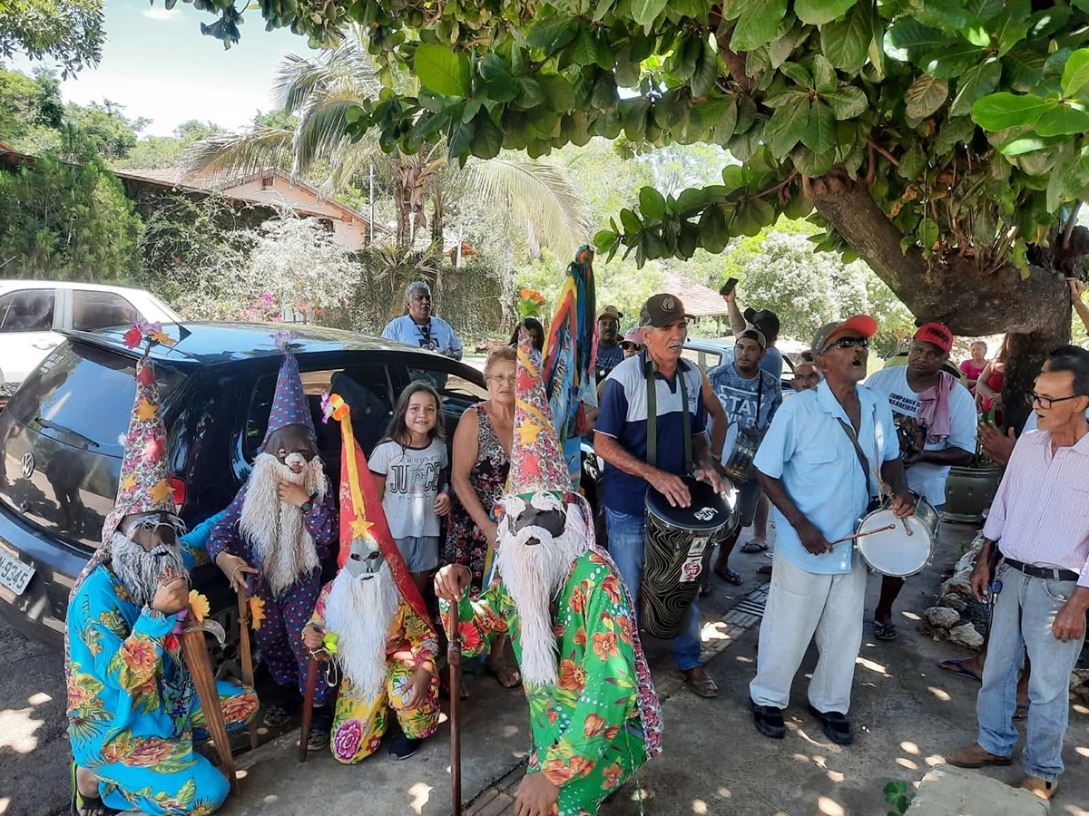 Folia de Reis de &Aacute;guas do Miranda mant&eacute;m viva h&aacute; mais de meio s&eacute;culo a f&eacute; e a ancestralidade