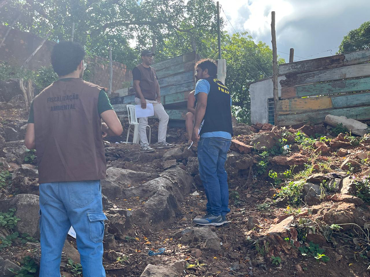 Prefeitura instaura processo administrativo com aplica&ccedil;&atilde;o de multa ap&oacute;s vistoria de queimada ocorrida em ferro-velho de Corumb&aacute; 