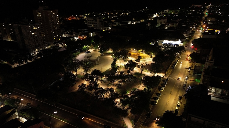 Furto de cabos leva Prefeitura a refazer ilumina&ccedil;&atilde;o no Jardim da Independ&ecirc;ncia pela 7&ordf; vez