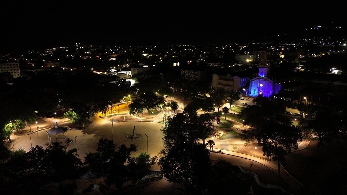 Furto de cabos leva Prefeitura a refazer ilumina&ccedil;&atilde;o no Jardim da Independ&ecirc;ncia pela 7&ordf; vez
