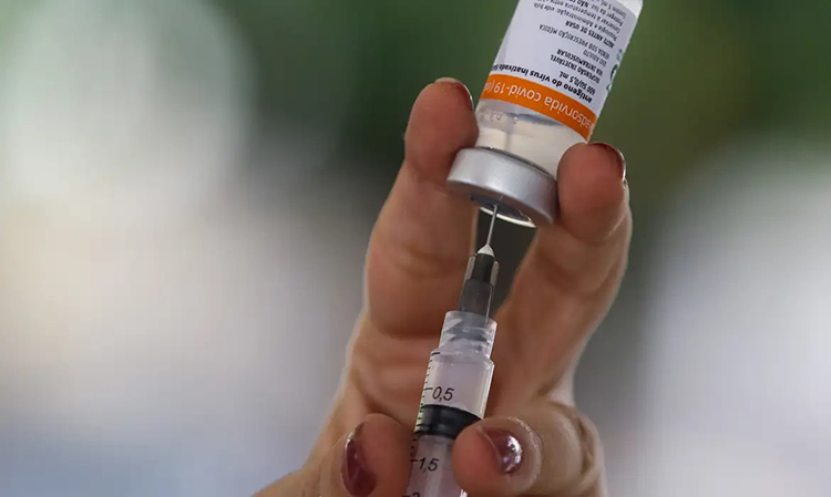 H&aacute; 5 anos, Brasil aplicava primeiras doses de vacina contra a covid-19 