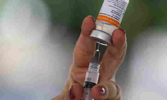 H&aacute; 5 anos, Brasil aplicava primeiras doses de vacina contra a covid-19 