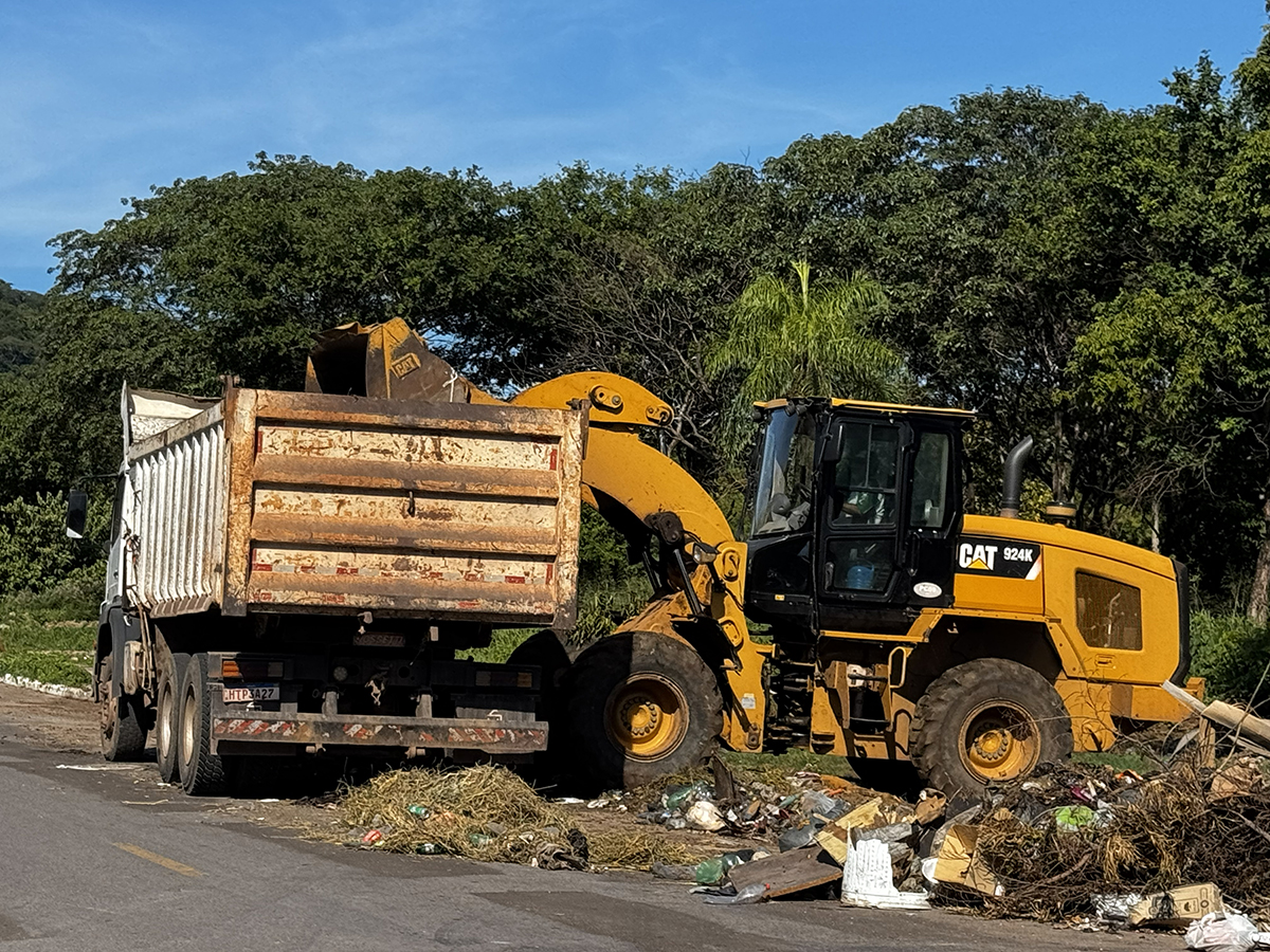 Prefeitura orienta moradores sobre coleta mensal de servi&ccedil;o de cata galhos nos bairros