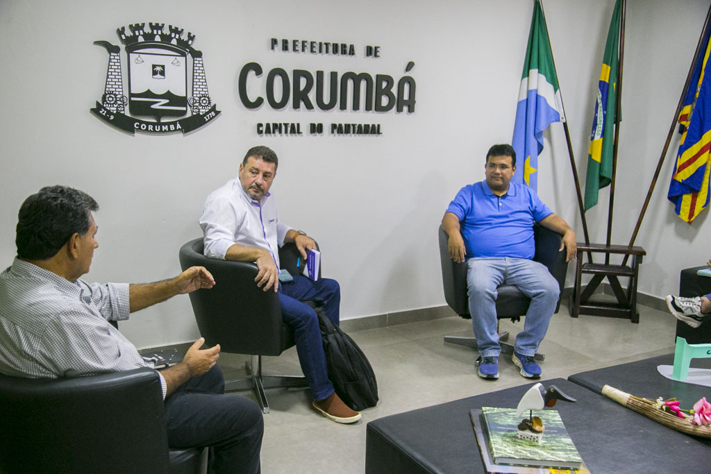 Prefeitura discute programa Lar Legal para regulariza&ccedil;&atilde;o fundi&aacute;ria de fam&iacute;lias de baixa renda