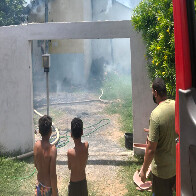 Bombeiros utilizam 5 mil litros de &aacute;gua para conter inc&ecirc;ndio em resid&ecirc;ncia no bairro Aeroporto