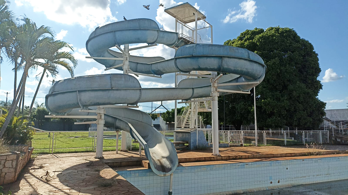 Prefeitura de Parana&iacute;ba (MS) leiloa caminh&otilde;es,  &ocirc;nibus, utilit&aacute;rios e at&eacute; um tobo&aacute;gua