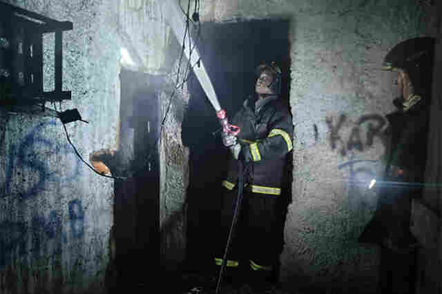 Inc&ecirc;ndio atinge casa abandonado em Lad&aacute;rio frequentada por moradores de rua