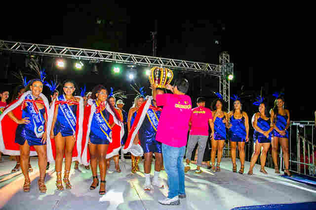 Corte de Momo do Carnaval de Corumb&aacute; 2026 &eacute; eleita em festa no Jardim da Independ&ecirc;ncia