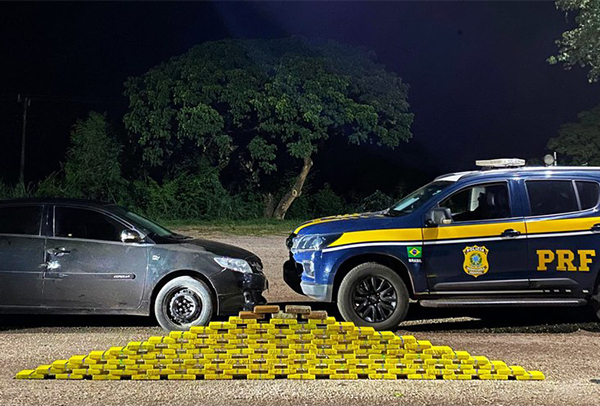 PRF apreende 111 Kg de coca&iacute;na na BR-262 ap&oacute;s persegui&ccedil;&atilde;o
