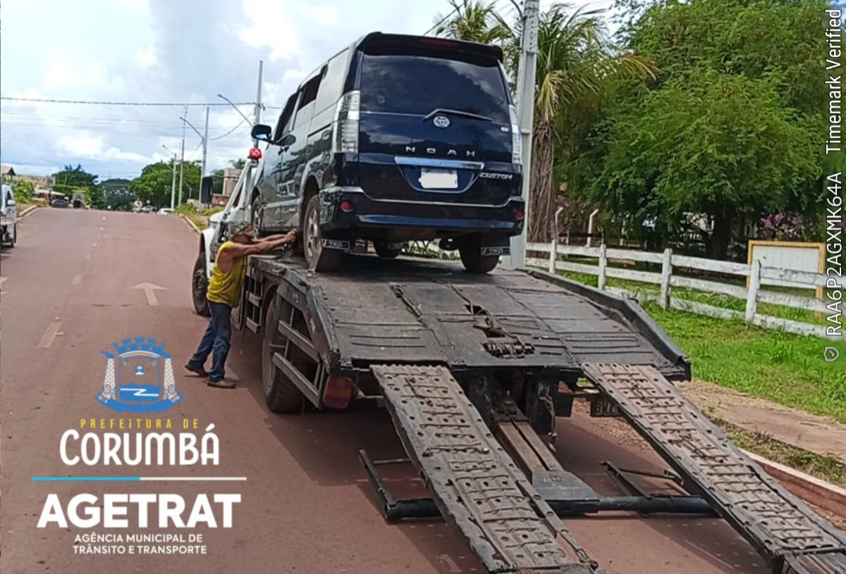 Agetrat apreende vans com placas bolivianas realizando transporte clandestino de passageiros em Corumbá