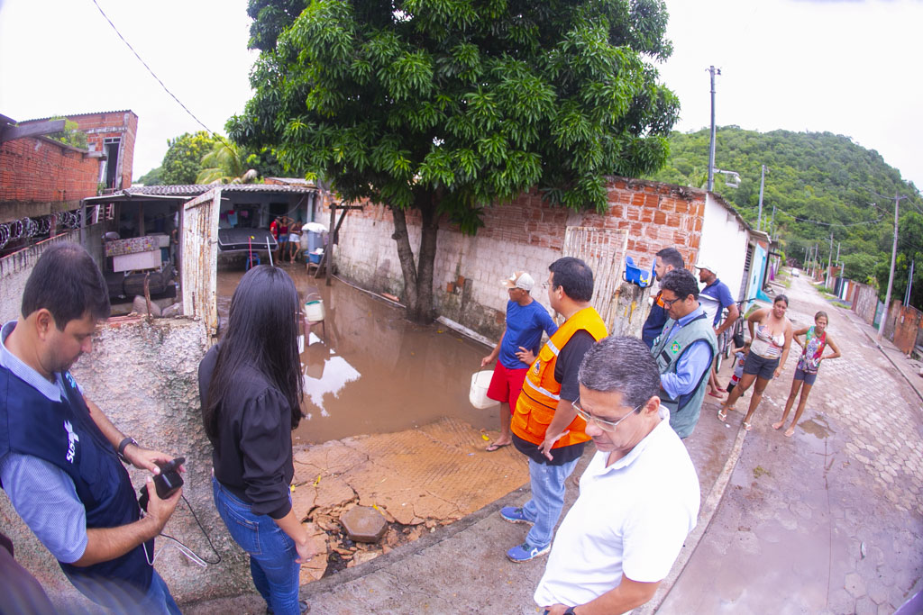 Prefeito Dr. Gabriel vistoria &aacute;reas afetadas e anuncia a&ccedil;&otilde;es emergenciais para atendimento &agrave; popula&ccedil;&atilde;o