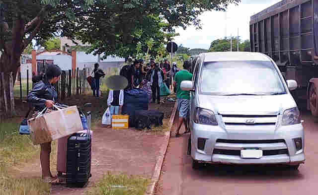 Agetrat apreende vans com placas bolivianas realizando transporte clandestino de passageiros em Corumb&aacute;