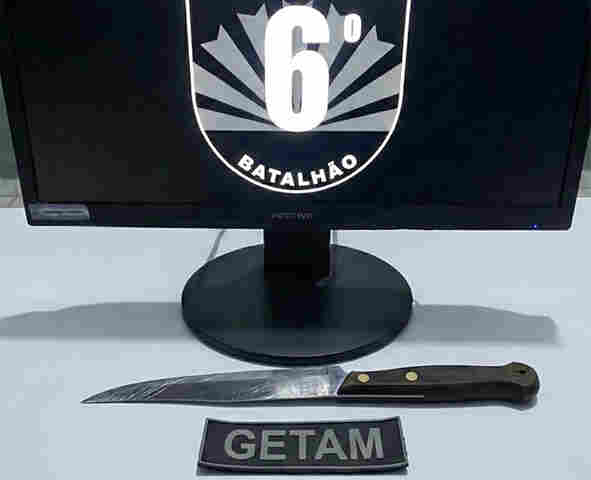 Homem com tornozeleira eletr&ocirc;nica desligada &eacute; flagrado no Porto Geral de Corumb&aacute; com uma faca de 15 cm