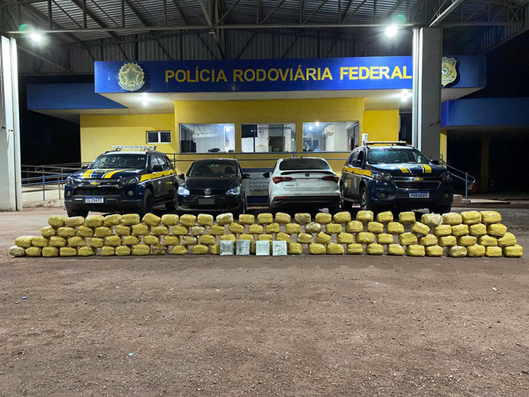 PRF apreendeu 107 Kg de skunk na BR-262 em dois ve&iacute;culos que sa&iacute;ram de Corumb&aacute;