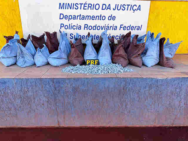 PRF apreende 625 Kg de metal raro em Corumb&aacute; vindo da Bol&iacute;via