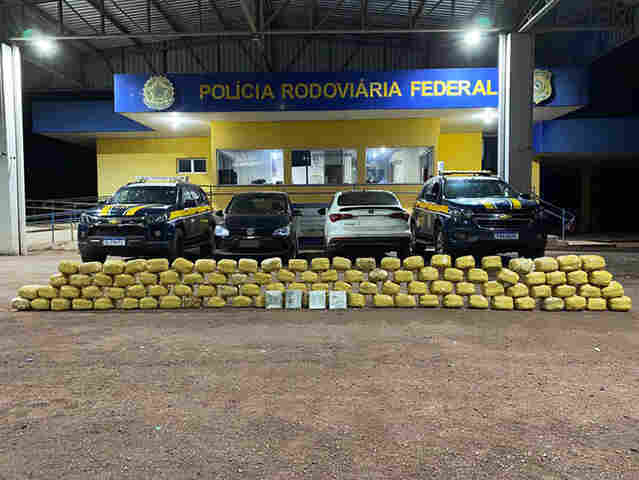 PRF apreendeu 107 Kg de skunk na BR-262 em dois ve&iacute;culos que sa&iacute;ram de Corumb&aacute;