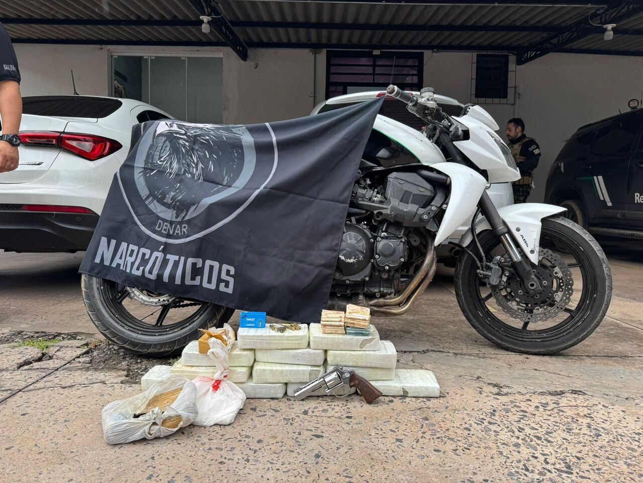 Pol&iacute;cia Civil apreende 15 quilos de coca&iacute;na e prende quatro pessoas durante opera&ccedil;&atilde;o &ldquo;Noctua&rdquo; em Corumb&aacute;