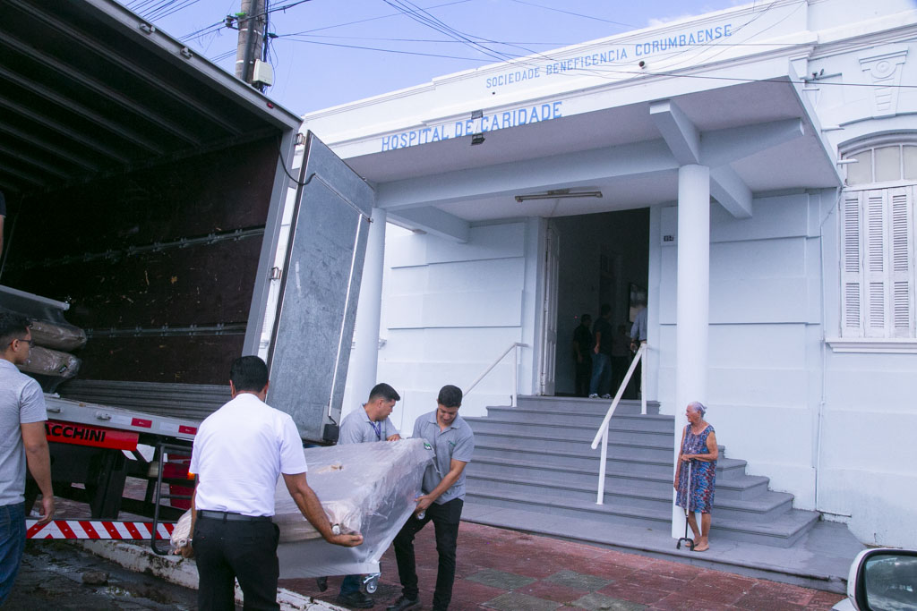 Santa Casa de Corumb&aacute; recebe 10 camas hospitalares doadas pela empresa Andorinha